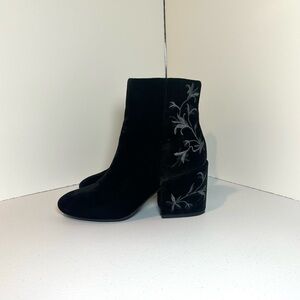 Kenneth Cole New York Women's Renna Velvet Velour Boots Size 7 Black